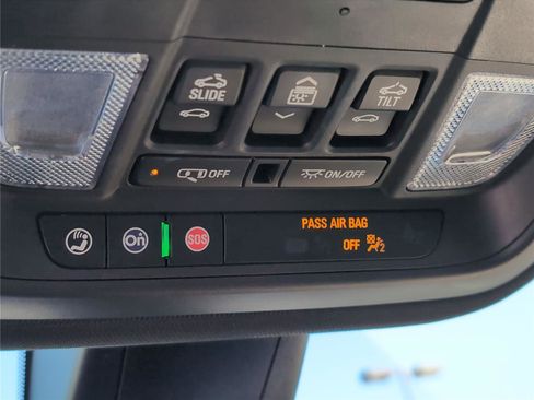 Used 2023 Chevrolet Traverse Premier image 13