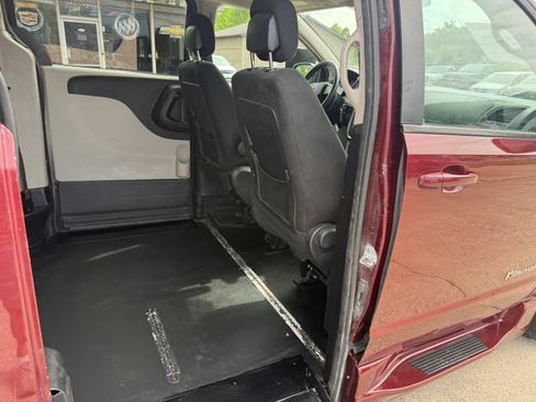 Used 2018 Dodge Grand Caravan SE w/ UConnect Hands-Free Group FWD image 27