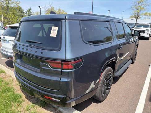 Used 2024 Jeep Wagoneer L Series II w/ Convenience Group I AWD/4WD image 2