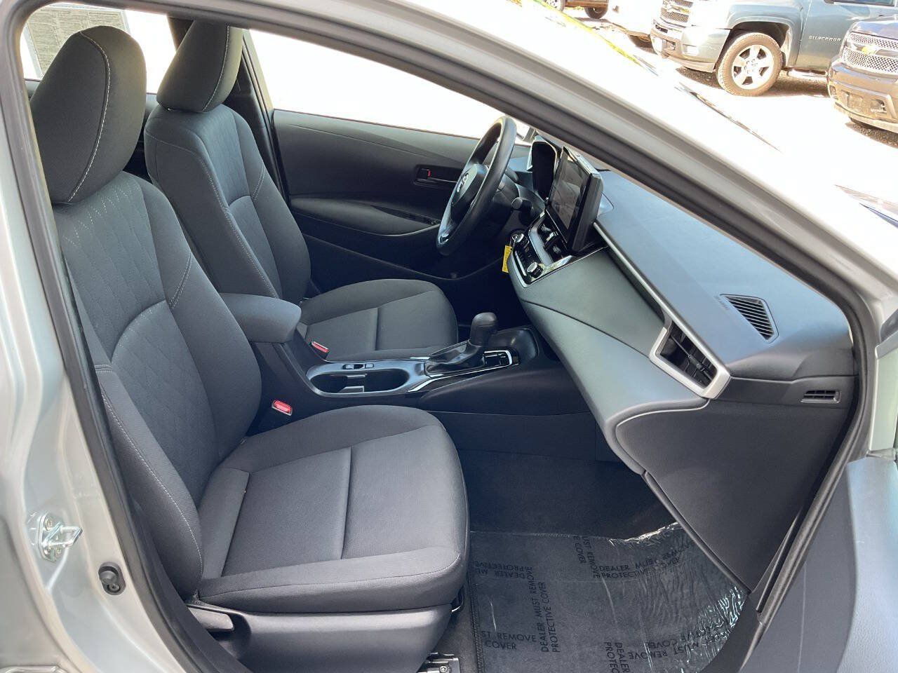 Used 2025 Toyota Corolla LE FWD image 41