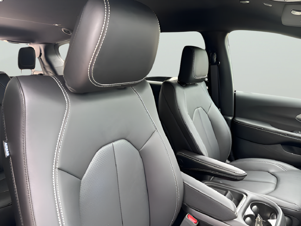 New 2027 Chrysler Pacifica Select FWD image 37
