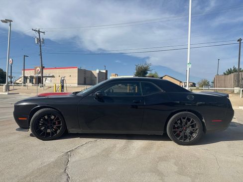 Used 2016 Dodge Challenger SRT Hellcat RWD image 6