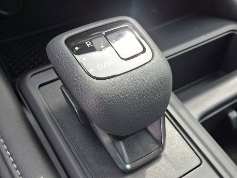 Used 2024 Nissan Pathfinder S image 15