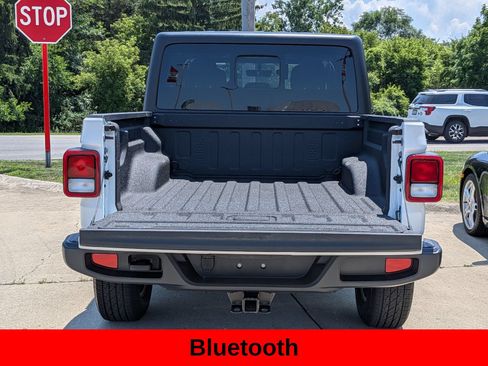 Used 2022 Jeep Gladiator Overland AWD/4WD image 8