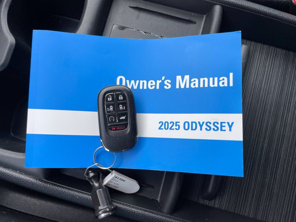 Used 2025 Honda Odyssey Sport-L image 47