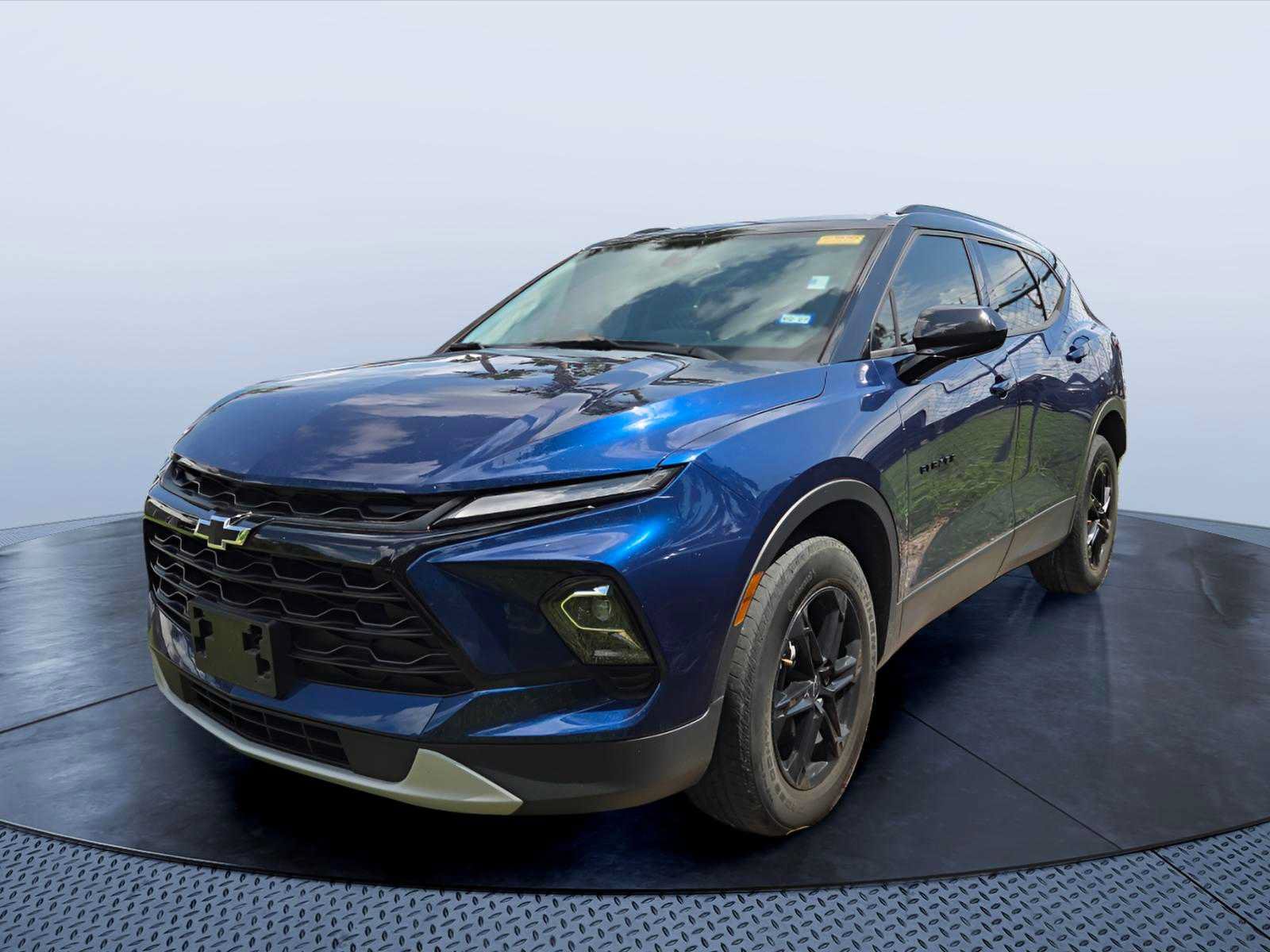 Used 2023 Chevrolet Blazer LT w/ Convenience Package FWD image 2