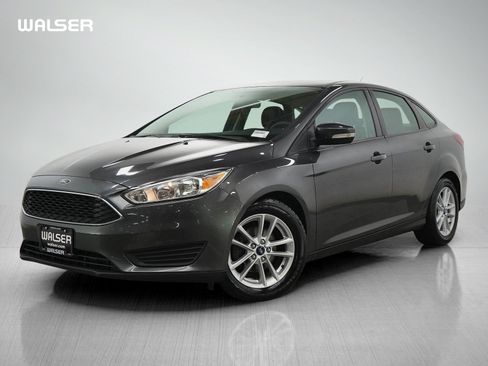 Used 2015 Ford Focus SE FWD image 1