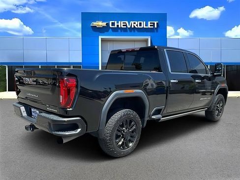 Used 2022 GMC Sierra 2500 Denali w/ Denali Black Diamond Edition AWD/4WD image 3