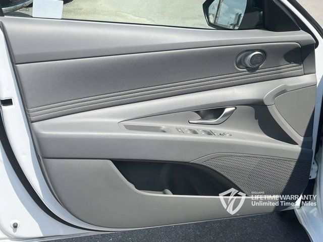 Certified 2025 Hyundai Elantra Sport FWD image 15
