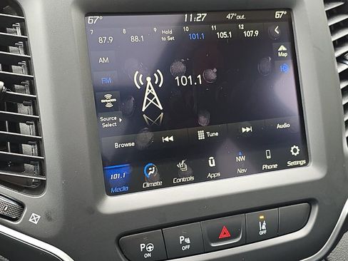 Used 2023 Jeep Cherokee Altitude Lux w/ Lux Elite Package image 18