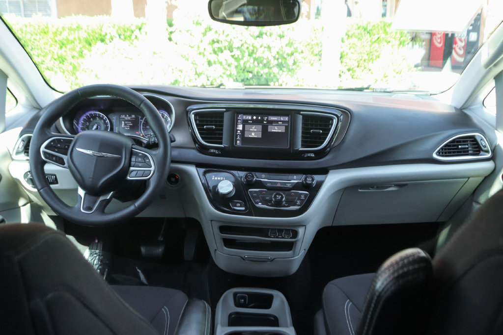 Used 2023 Chrysler Voyager LX FWD image 26