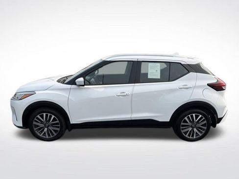 Used 2024 Nissan Kicks SV FWD image 3