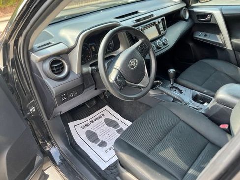 Used 2017 Toyota RAV4 LE FWD image 10
