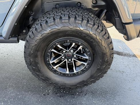 Used 2025 Jeep Wrangler Unlimited Rubicon AWD/4WD image 15