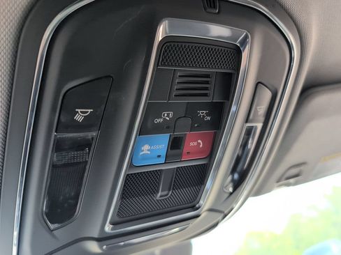 Used 2023 Jeep Grand Cherokee Laredo RWD image 22