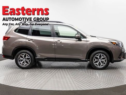 Used 2022 Subaru Forester Premium image 4