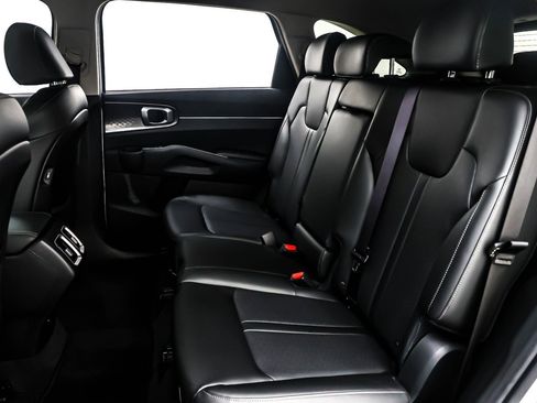 Used 2021 Kia Sorento S image 8