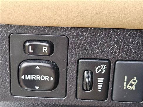 Used 2017 Toyota RAV4 Limited FWD image 8