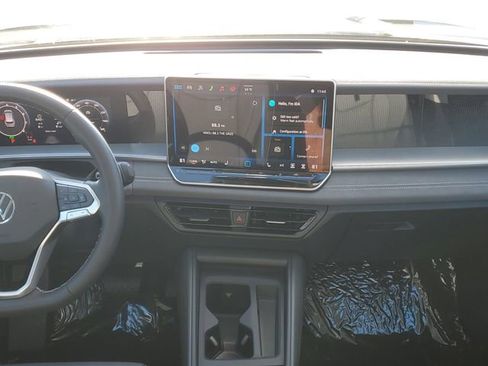 New 2026 Volkswagen Tiguan SE image 27