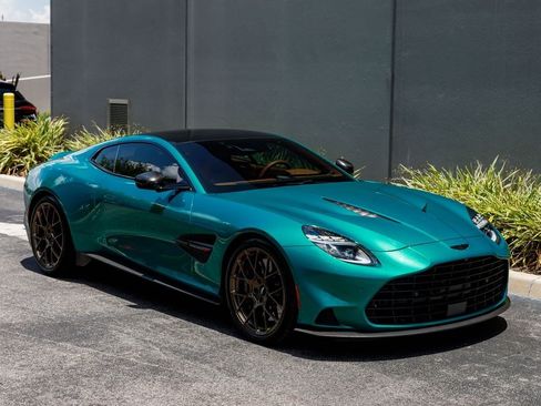 Used 2025 Aston Martin Vanquish RWD image 7