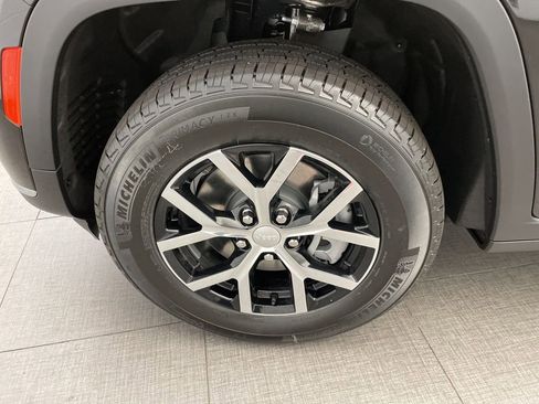 New 2025 Jeep Grand Cherokee L Limited image 8