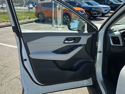 Certified 2023 Nissan Rogue SL w/ SL Premium Package AWD/4WD image 8