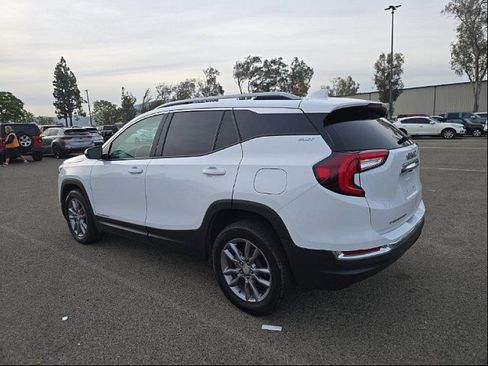 Used 2024 GMC Terrain SLT AWD/4WD image 4