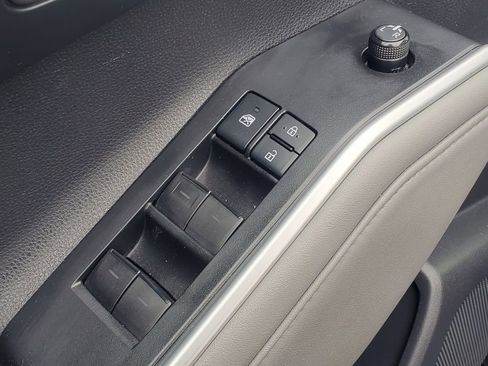 Used 2021 Toyota Highlander XLE image 16