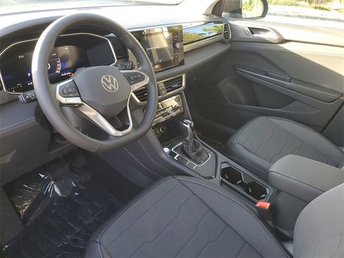 New 2026 Volkswagen Taos SE image 21