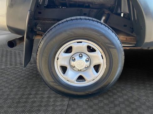 Used 2015 Toyota Tacoma 4x4 Access Cab V6 w/ Convenience Package image 31