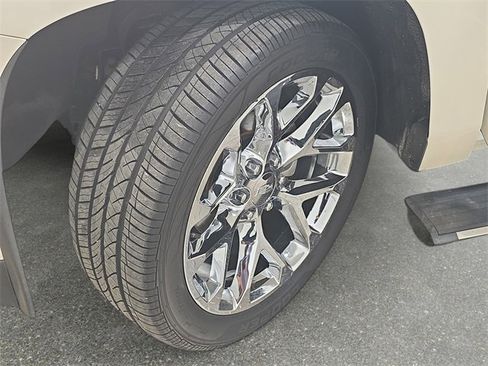 Used 2015 Cadillac Escalade Premium image 32