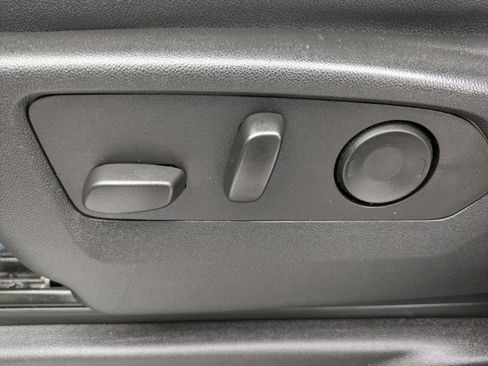 Used 2023 Chevrolet Suburban LT image 18