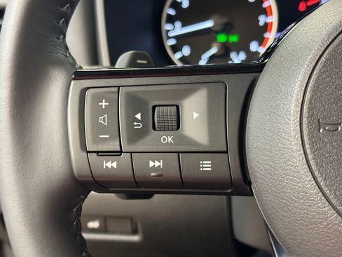 Used 2023 Nissan Rogue SL AWD/4WD image 34