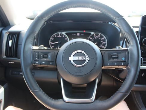 Used 2025 Nissan Pathfinder SL FWD image 37