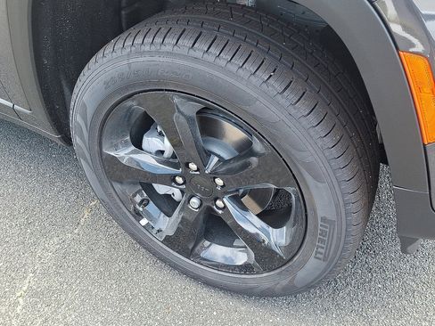 New 2025 Jeep Grand Cherokee Limited image 4