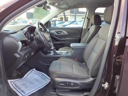 Used 2021 Chevrolet Traverse LT FWD image 17