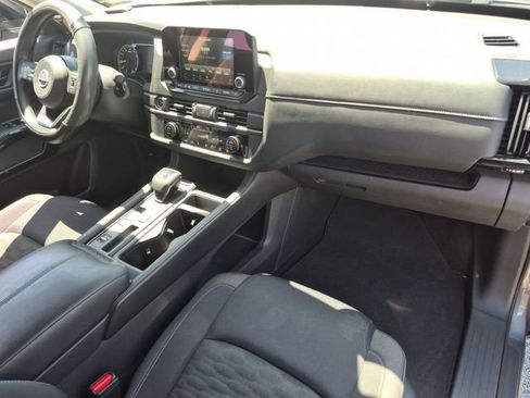 Used 2024 Nissan Pathfinder S FWD image 27