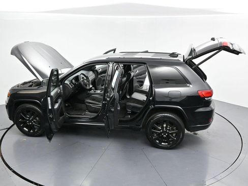 Used 2017 Jeep Grand Cherokee Altitude AWD/4WD image 42