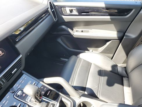 Used 2022 Porsche Cayenne AWD/4WD image 27