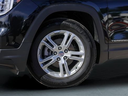 Used 2023 GMC Terrain SLE w/ Driver Convenience Package image 4