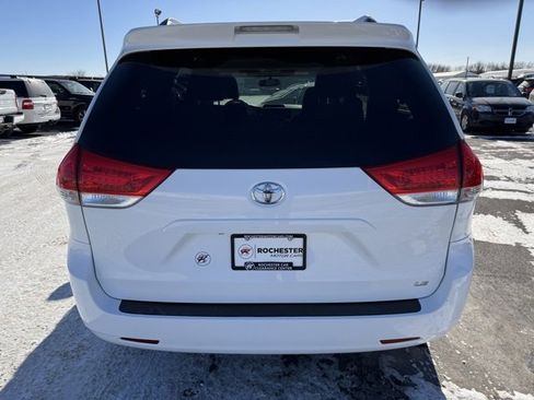 Used 2013 Toyota Sienna LE image 40