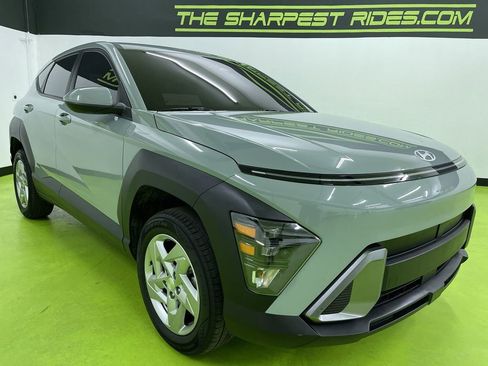 Used 2024 Hyundai Kona SE image 2