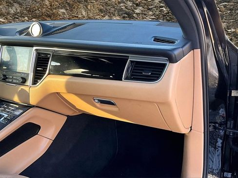 Used 2018 Porsche Macan image 14