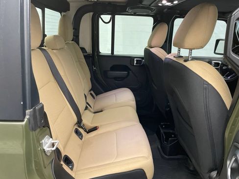 Used 2023 Jeep Gladiator Sport AWD/4WD image 26