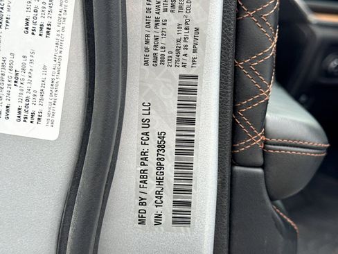 Used 2023 Jeep Grand Cherokee Summit AWD/4WD image 40