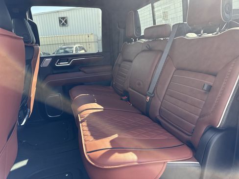 Used 2024 GMC Sierra 2500 Denali Ultimate image 8