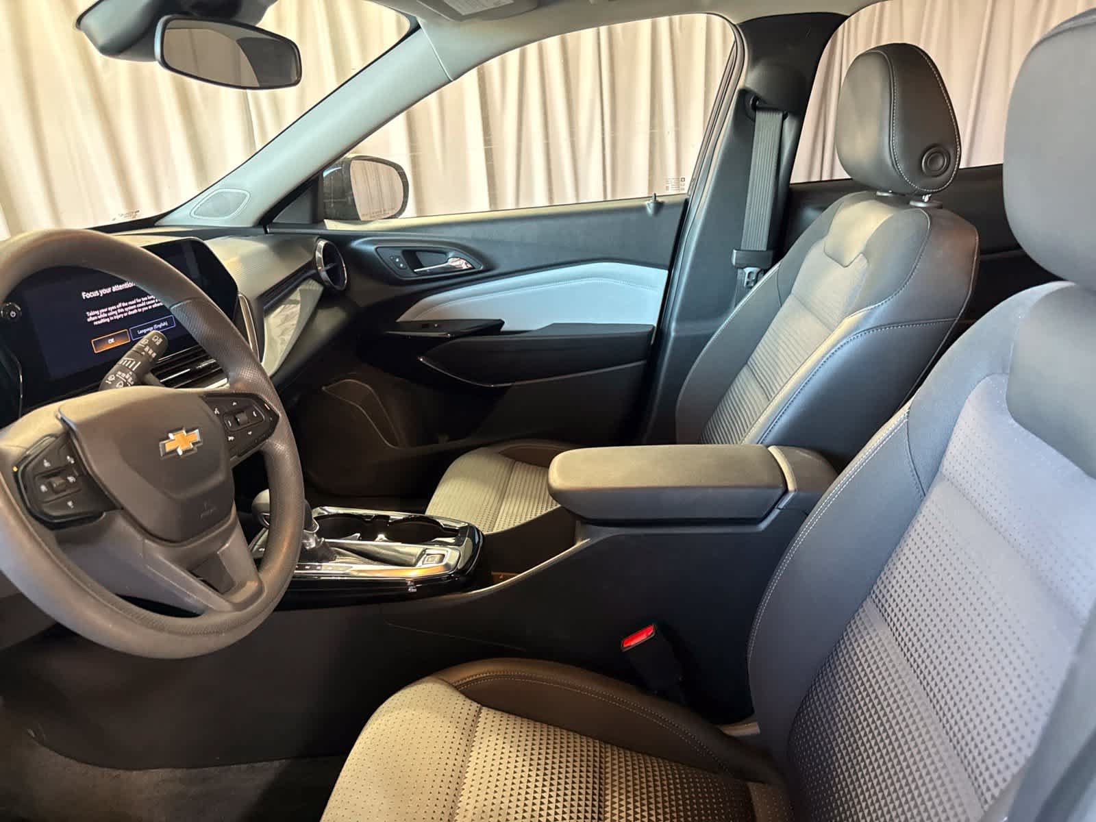 Used 2025 Chevrolet Trax LT FWD image 20