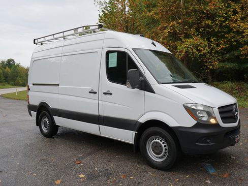 Used 2017 Mercedes-Benz Sprinter 2500 image 7