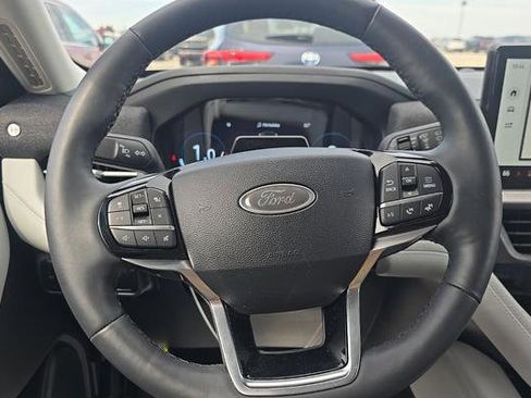 Used 2025 Ford Explorer Platinum w/ LUX Leather Package AWD/4WD image 7