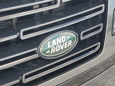 New 2025 Land Rover Range Rover Long Wheelbase SE image 9